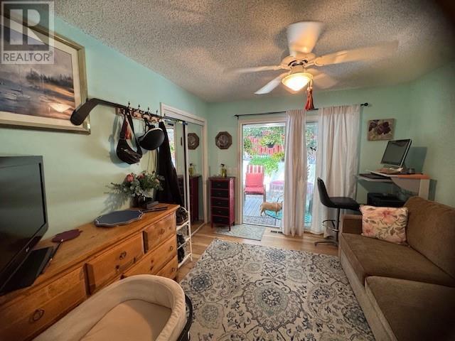 10 3096 South Main Street, Penticton
