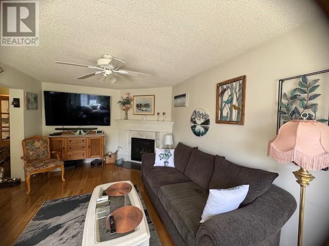 10 3096 South Main Street, Penticton