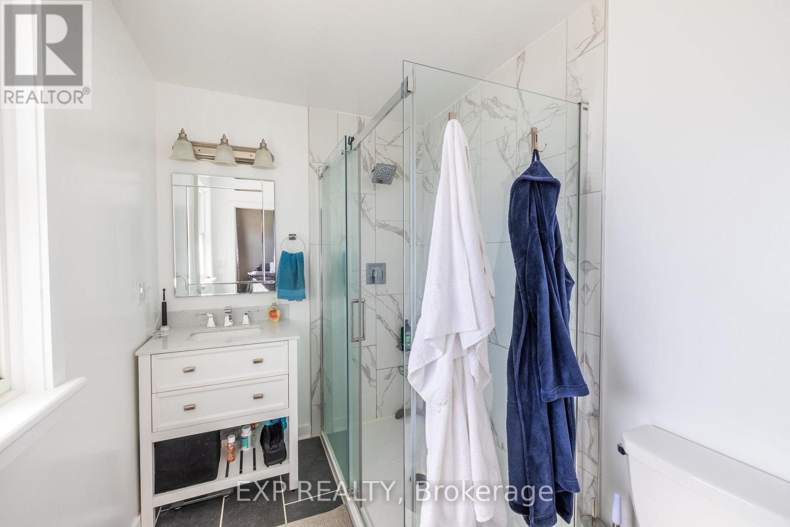 Photo 12 of 35 Withrow Avenue, Ottawa ON