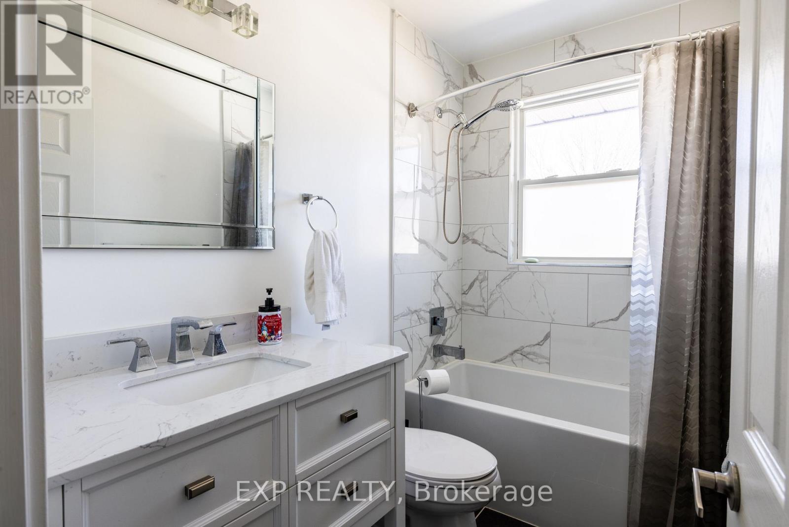 Photo 15 of 35 Withrow Avenue, Ottawa ON