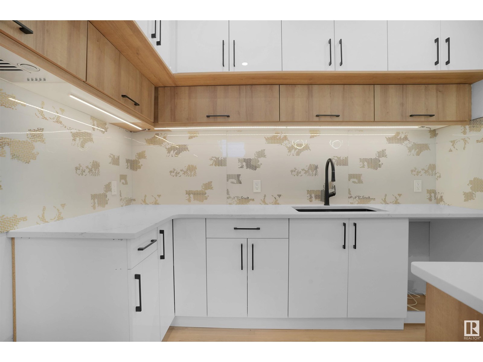 Photo 11 of 10948 62 Av Nw, Edmonton AB