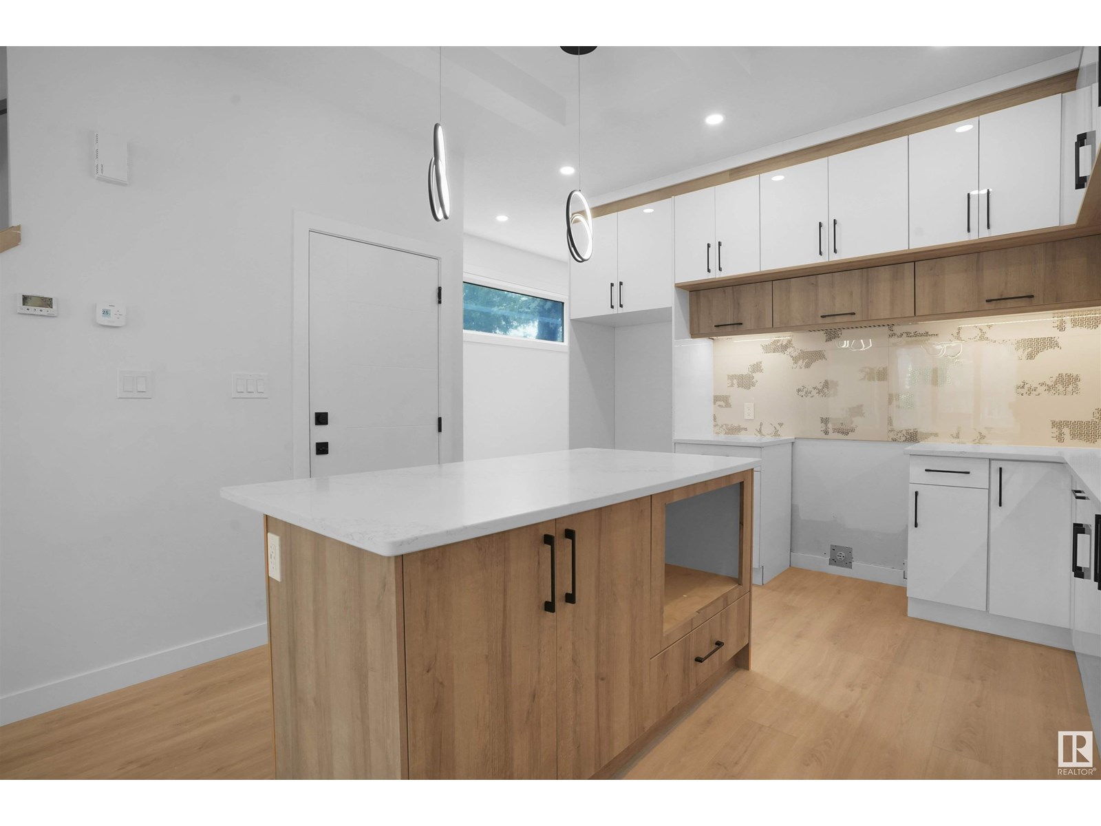 Photo 10 of 10948 62 Av Nw, Edmonton AB