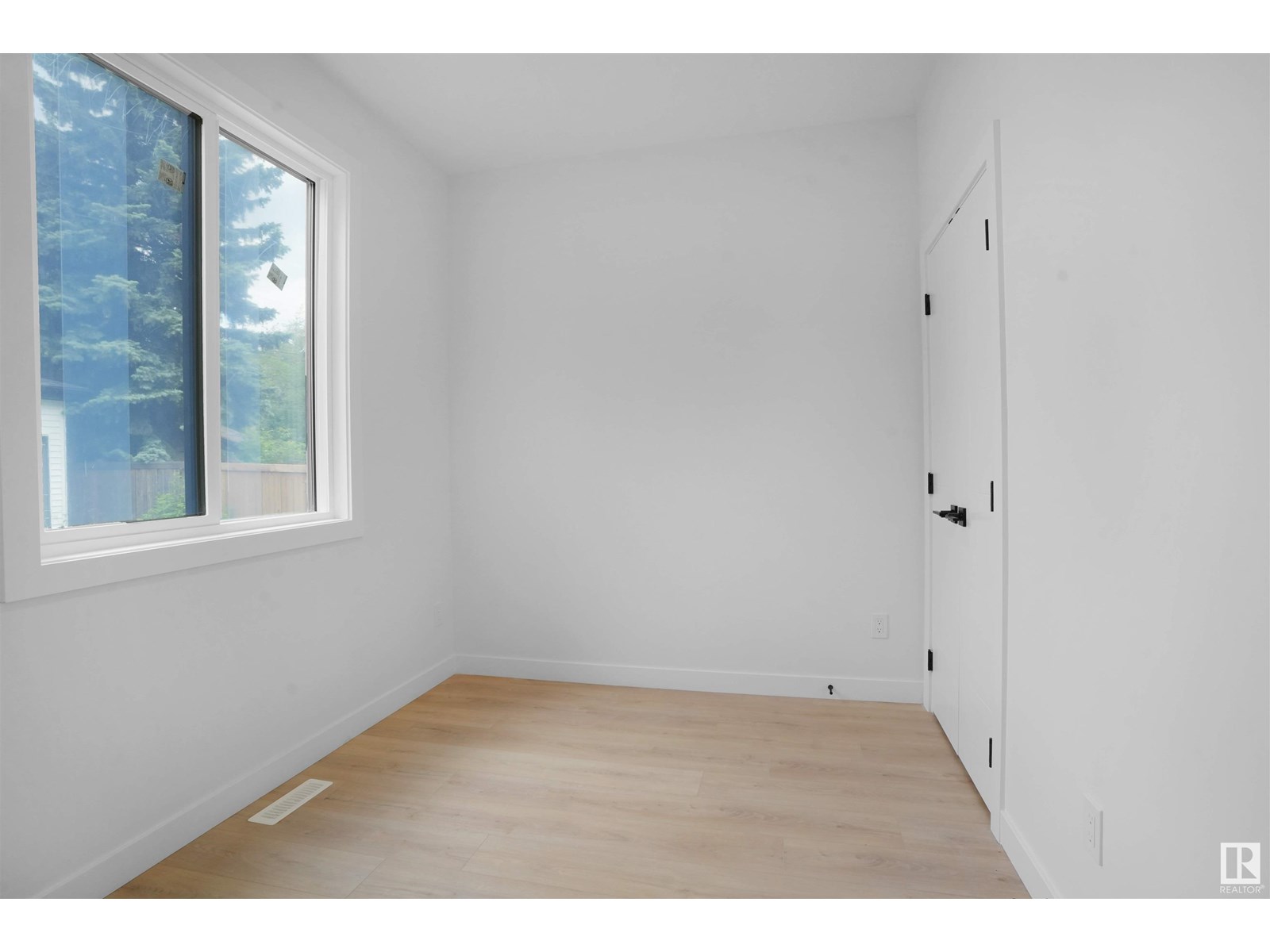 Photo 17 of 10948 62 Av Nw, Edmonton AB