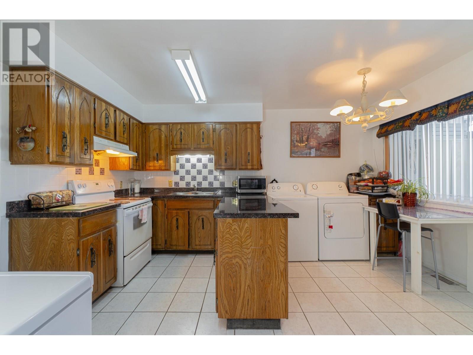 Photo 4 of 6675 6677 Lochdale Street, Burnaby BC
