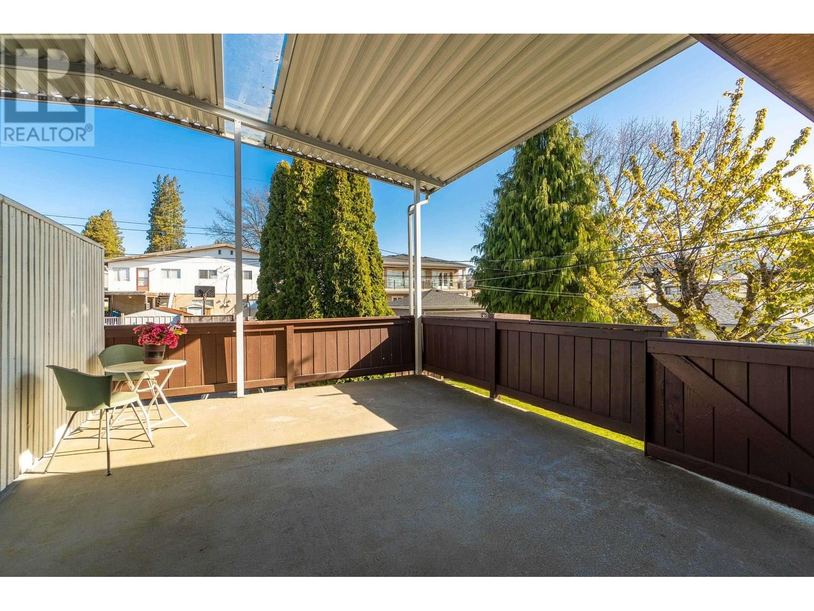 Photo 5 of 6675 6677 Lochdale Street, Burnaby BC