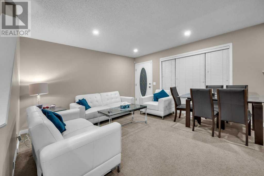 Single Family House for Sale in  Coral Cove NE Coral Springs Calgary 