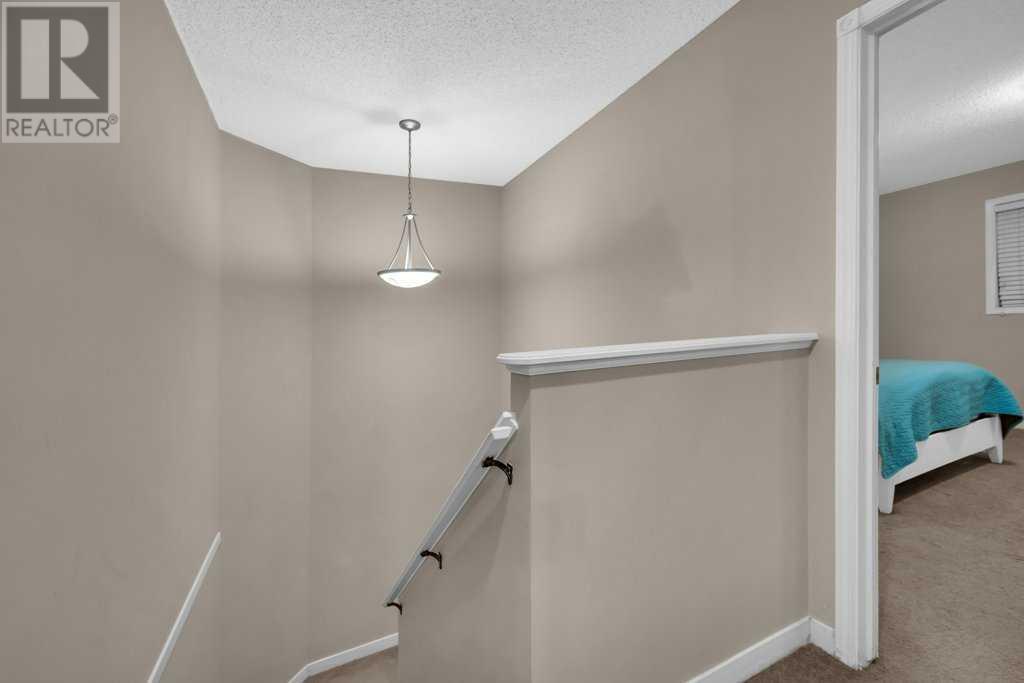 Single Family House for Sale in  Coral Cove NE Coral Springs Calgary 