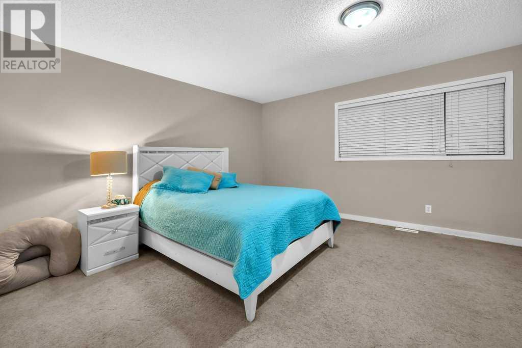 Single Family House for Sale in  Coral Cove NE Coral Springs Calgary 