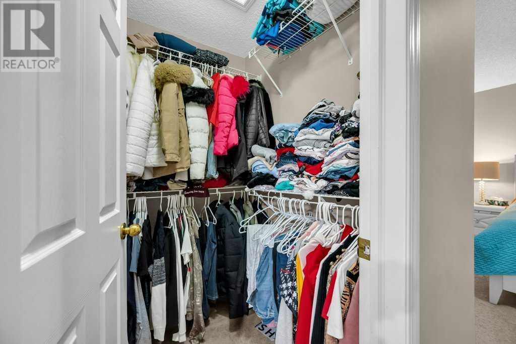 Single Family House for Sale in  Coral Cove NE Coral Springs Calgary 