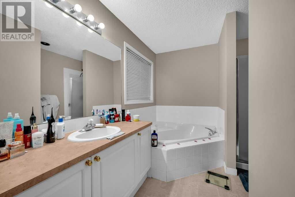Single Family House for Sale in  Coral Cove NE Coral Springs Calgary 