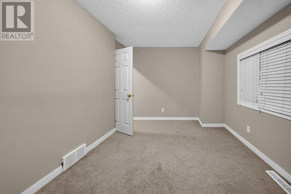 Single Family House for Sale in  Coral Cove NE Coral Springs Calgary 