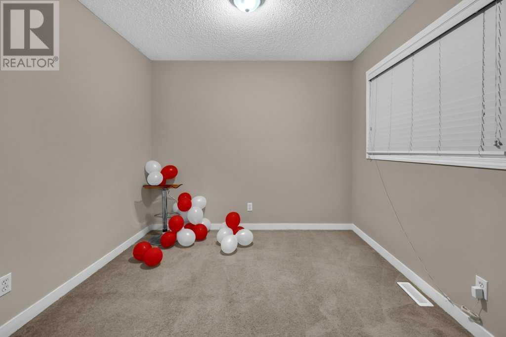Single Family House for Sale in  Coral Cove NE Coral Springs Calgary 