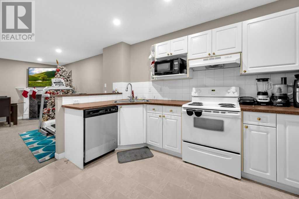 Single Family House for Sale in  Coral Cove NE Coral Springs Calgary 