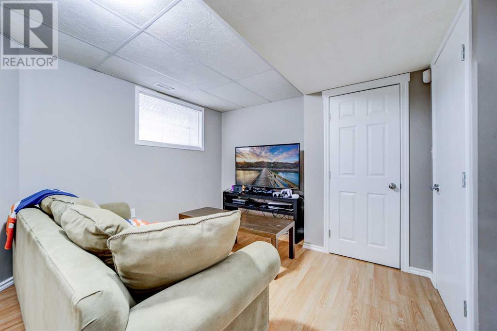 Single Family House for Sale in #   Avenue NE Tuxedo Park Calgary 
