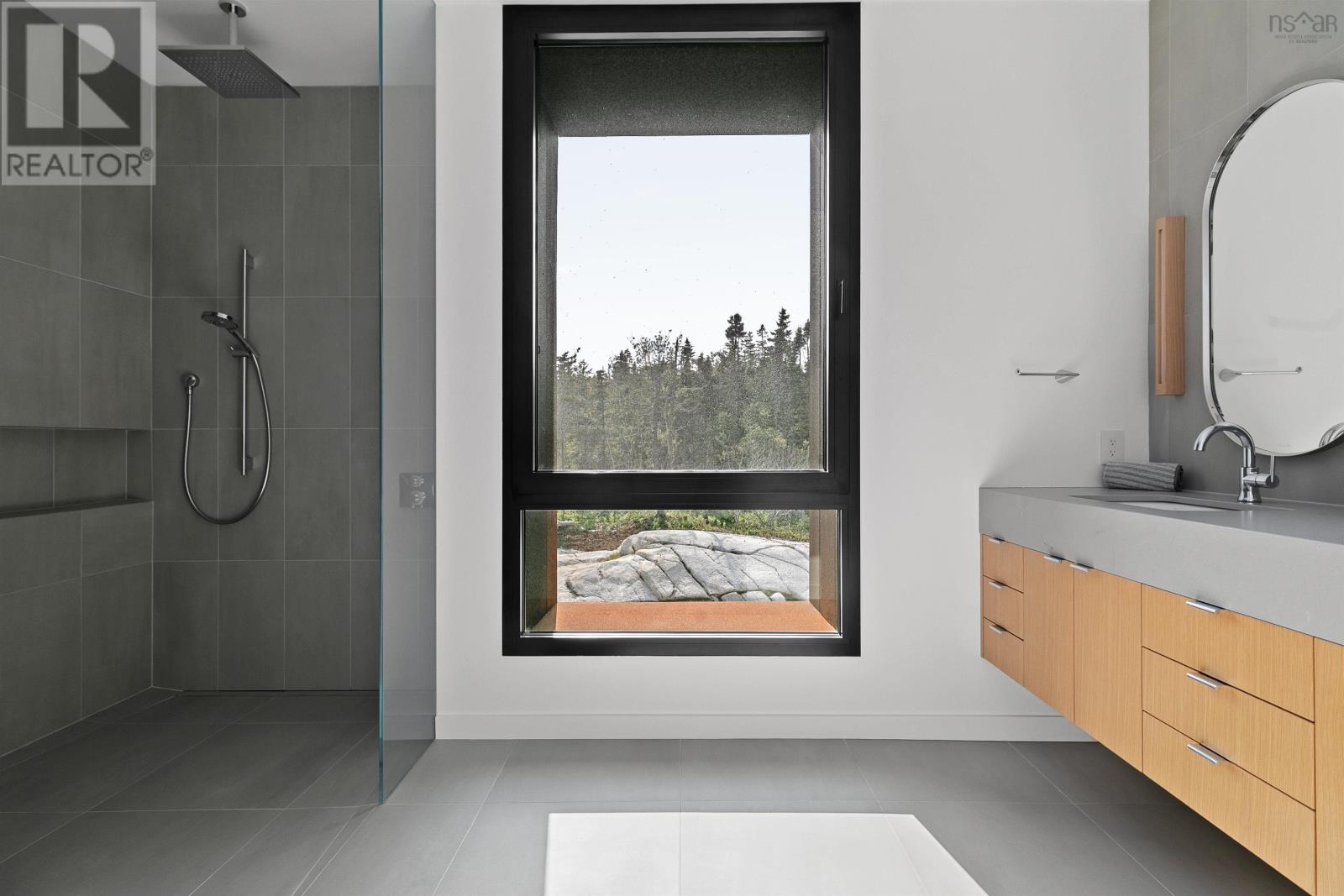 Property 37 of 51 of 38 Island Watch Run