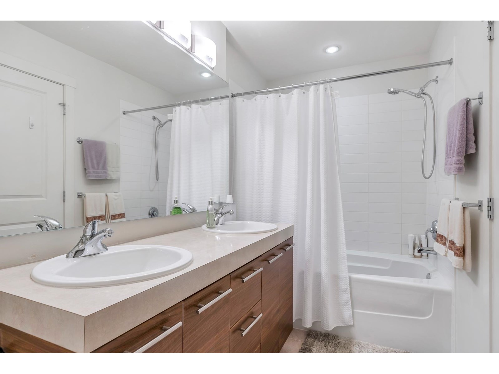 Photo 31 of 52 7238 189 Street, Surrey BC
