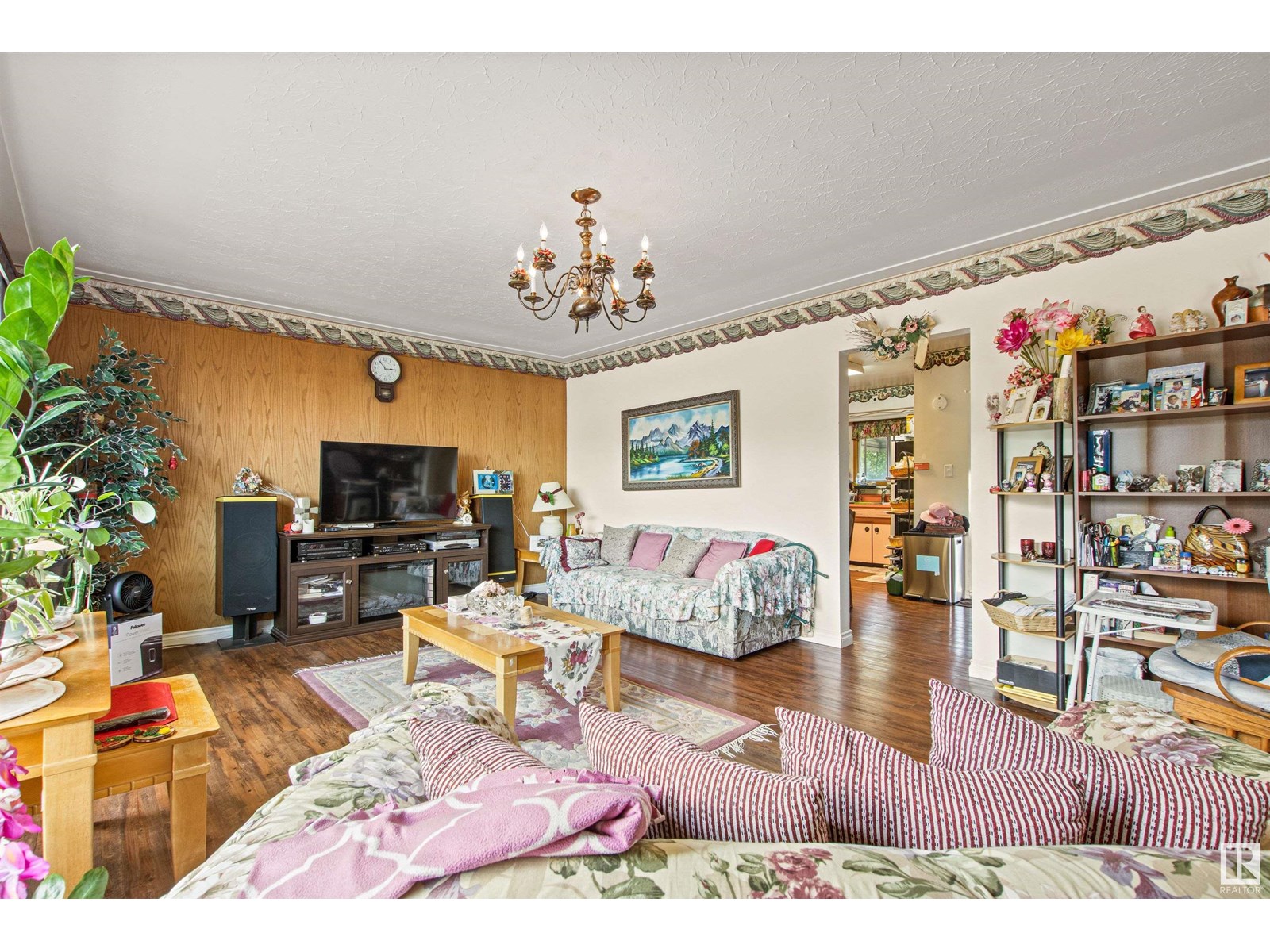 Photo 16 of 11632 Groat Rd Nw, Edmonton AB