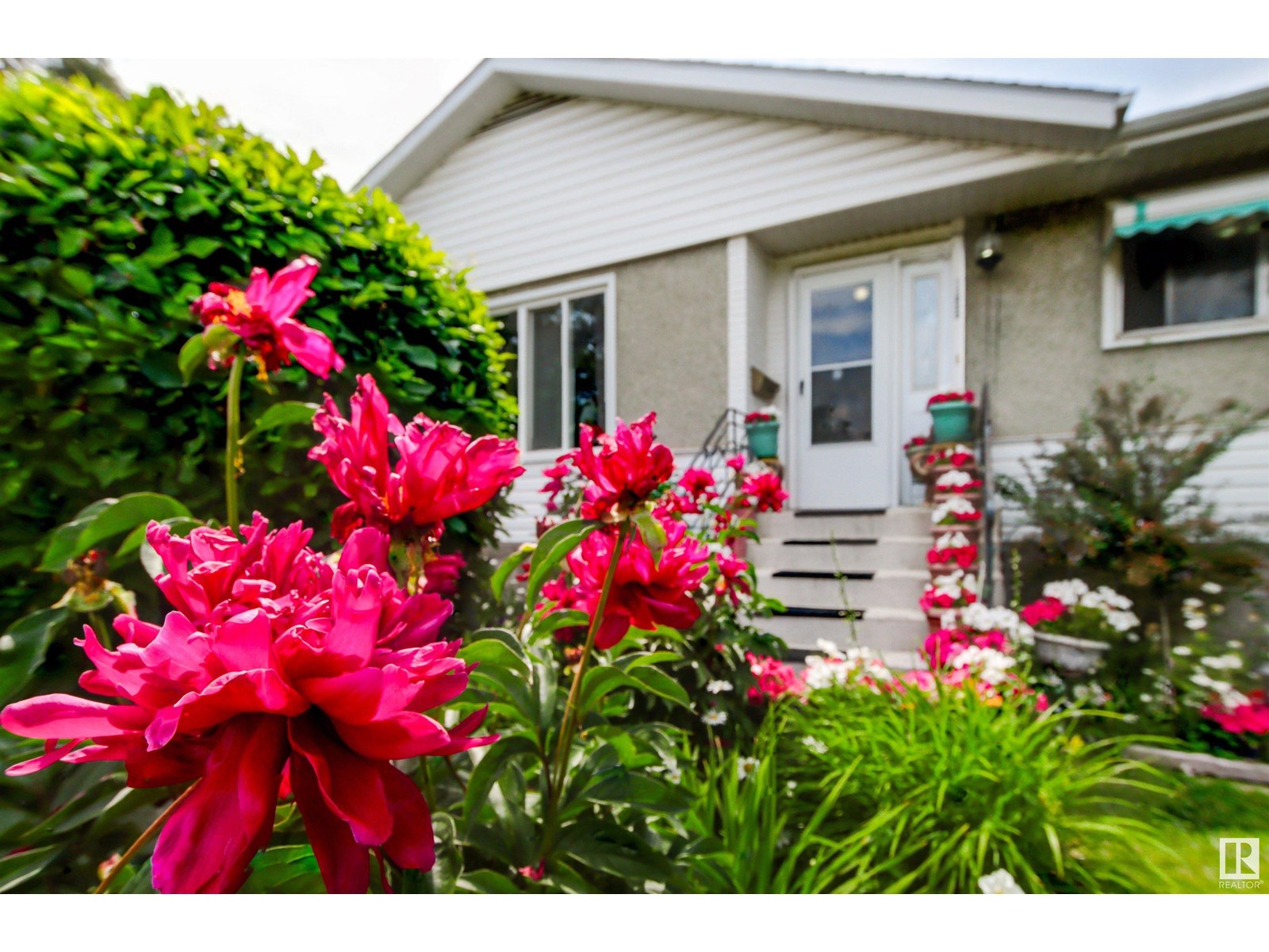 Photo 7 of 11632 Groat Rd Nw, Edmonton AB