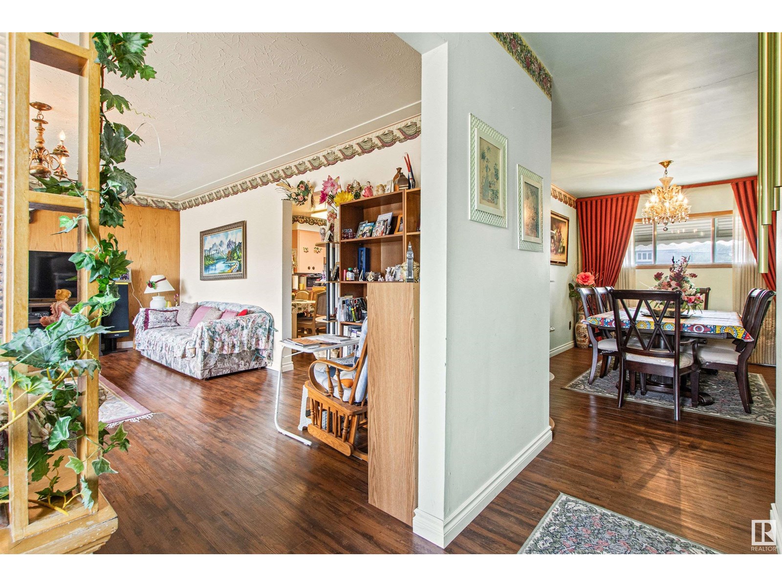 Photo 10 of 11632 Groat Rd Nw, Edmonton AB