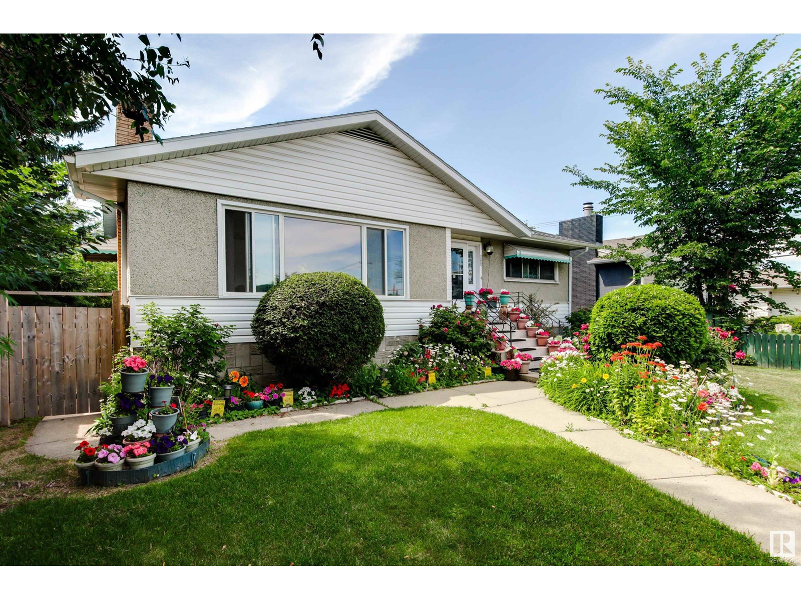 Photo 3 of 11632 Groat Rd Nw, Edmonton AB