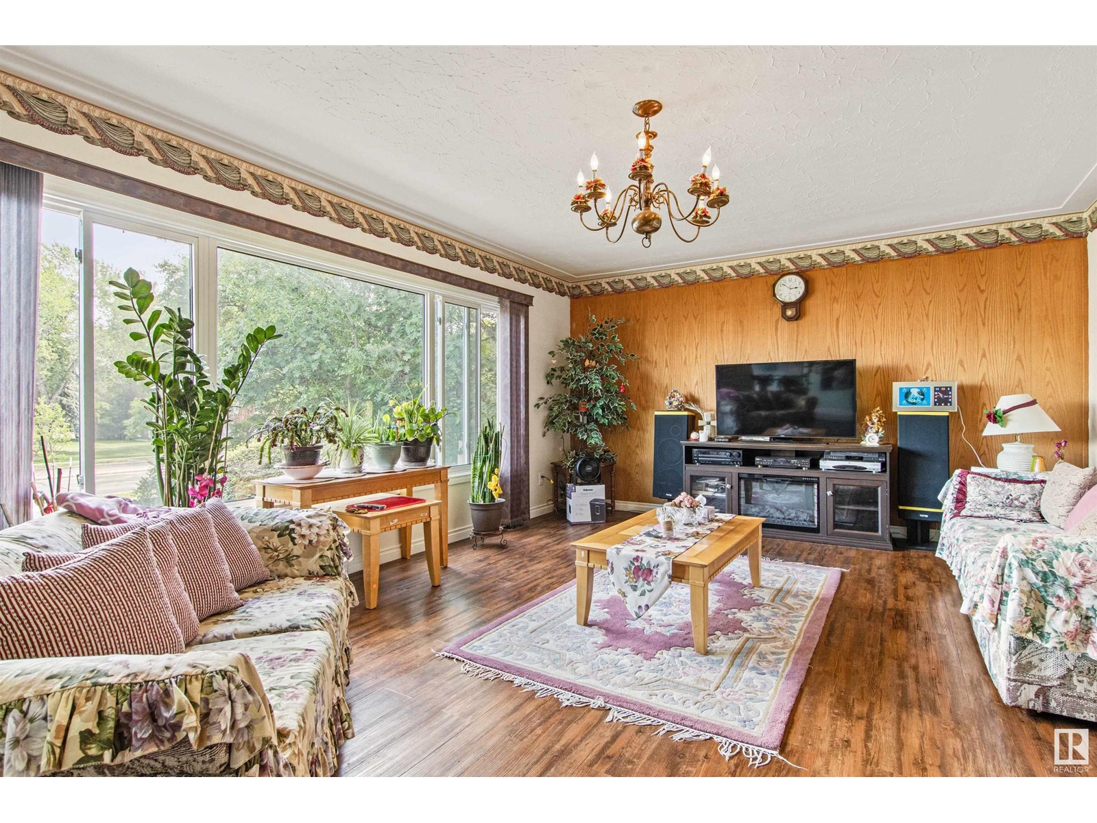 Photo 12 of 11632 Groat Rd Nw, Edmonton AB