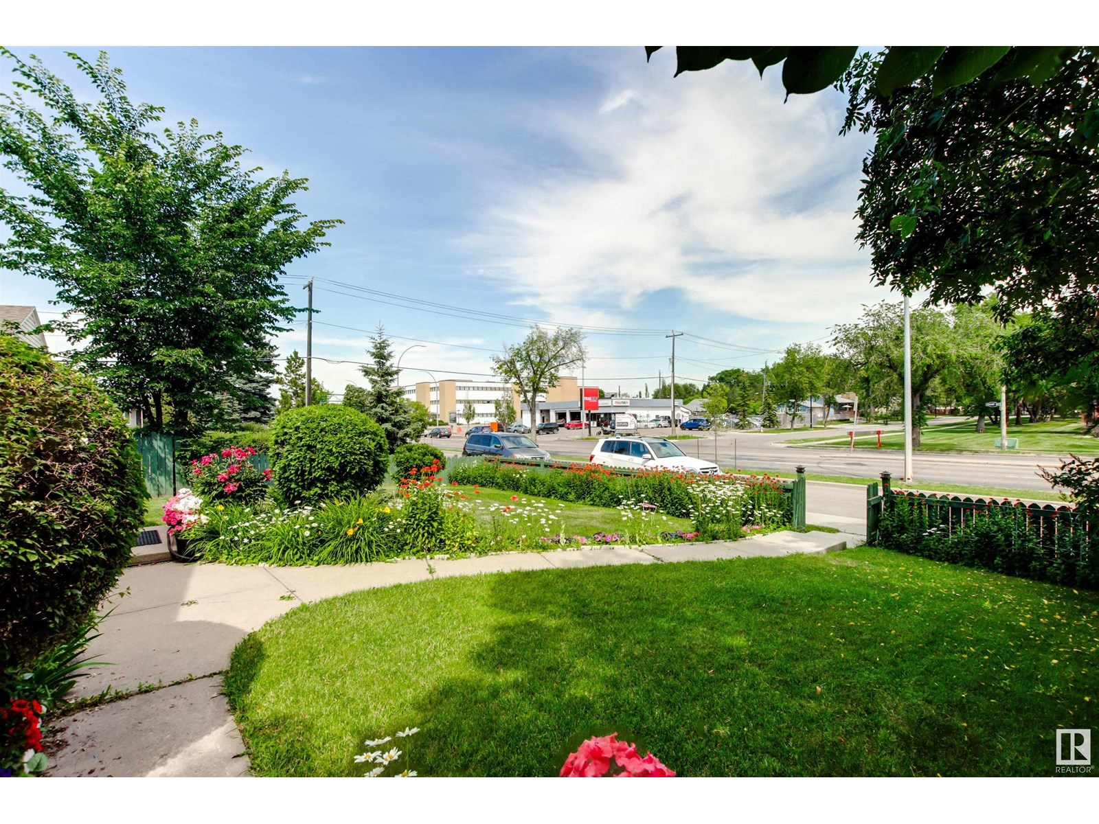 Photo 4 of 11632 Groat Rd Nw, Edmonton AB