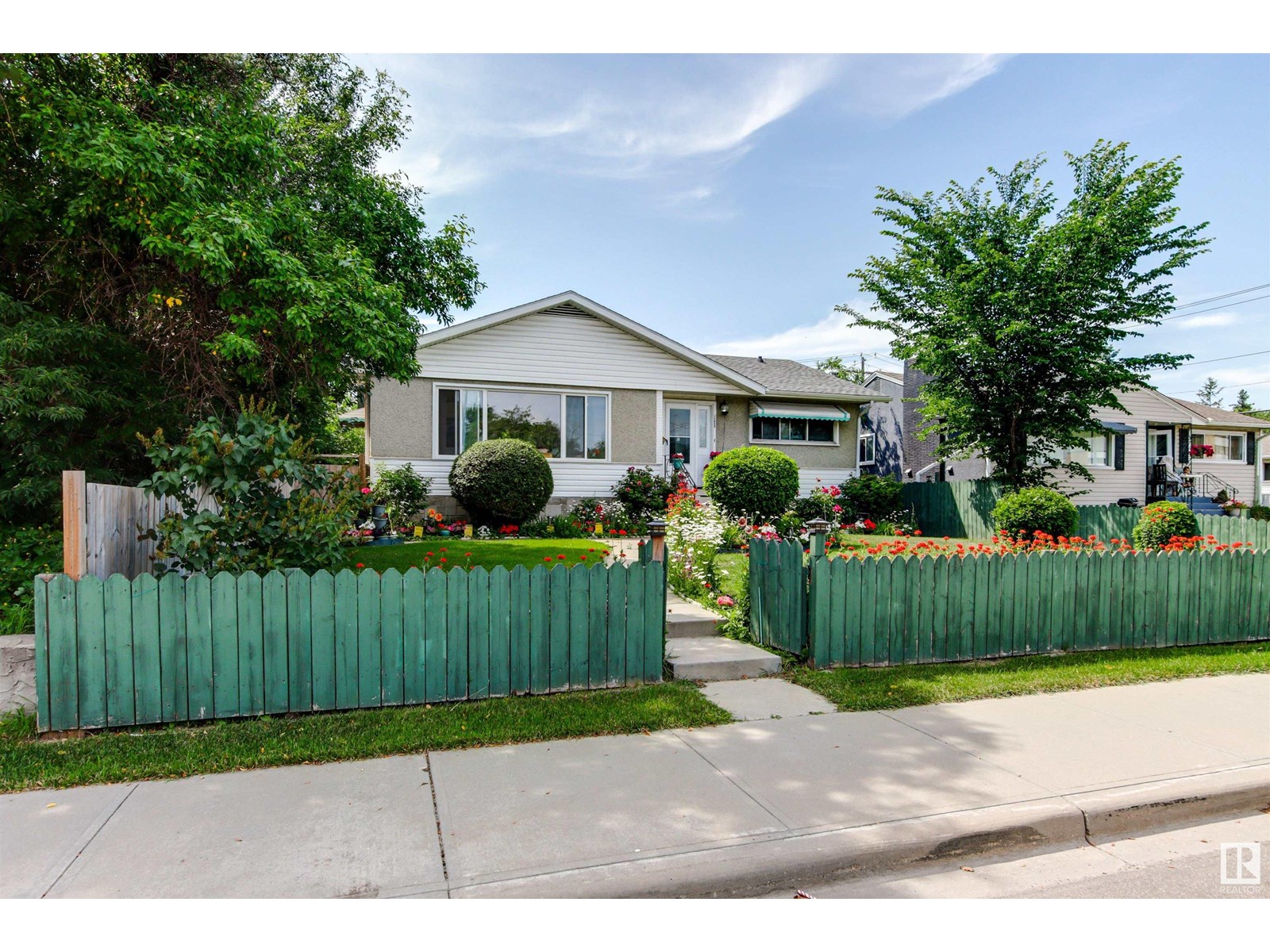 Photo 6 of 11632 Groat Rd Nw, Edmonton AB