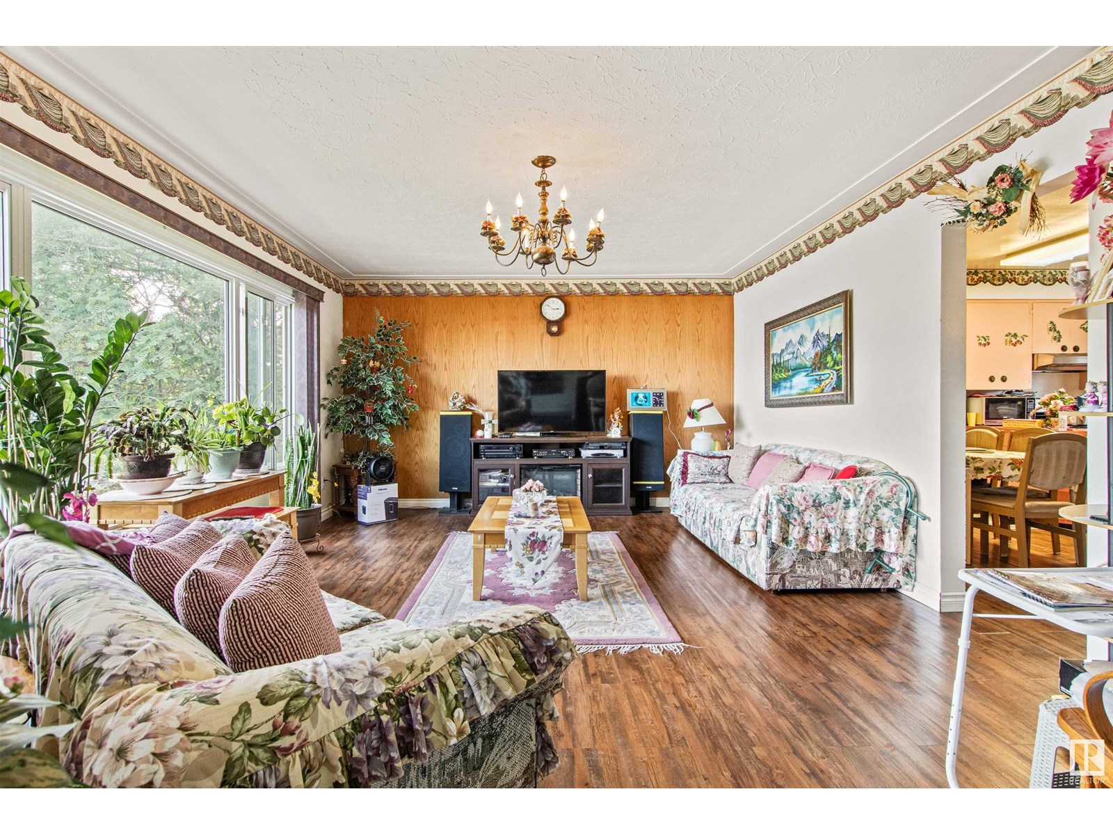 Photo 11 of 11632 Groat Rd Nw, Edmonton AB