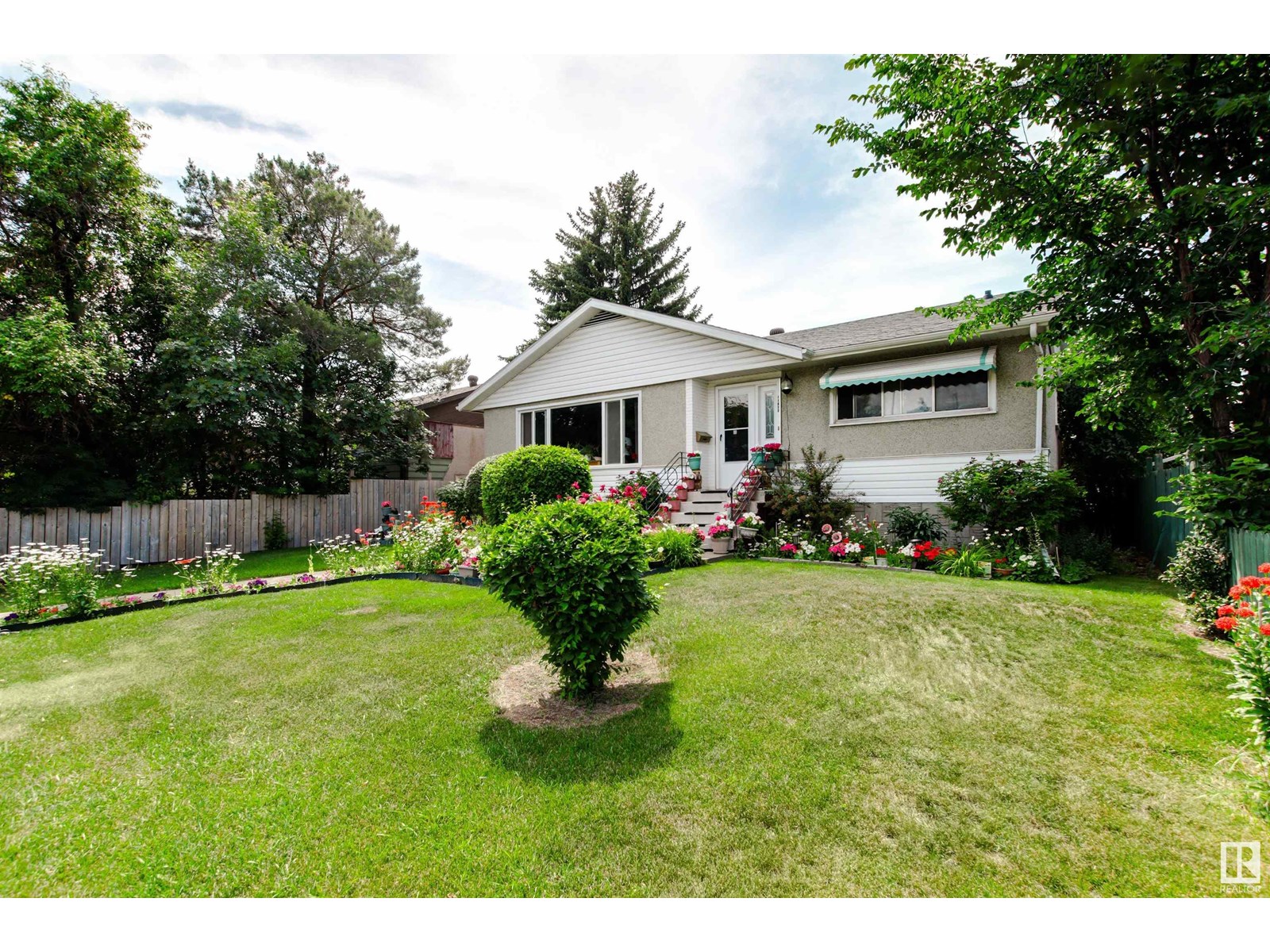 Photo 2 of 11632 Groat Rd Nw, Edmonton AB