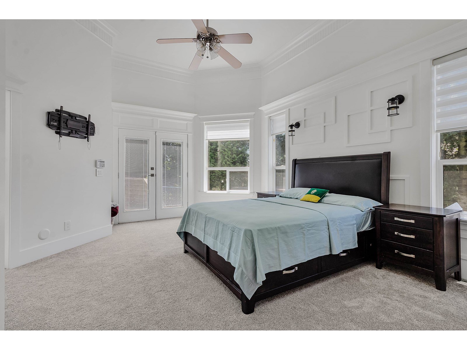 Photo 5 of 5733 W Kettle Crescent, Surrey BC