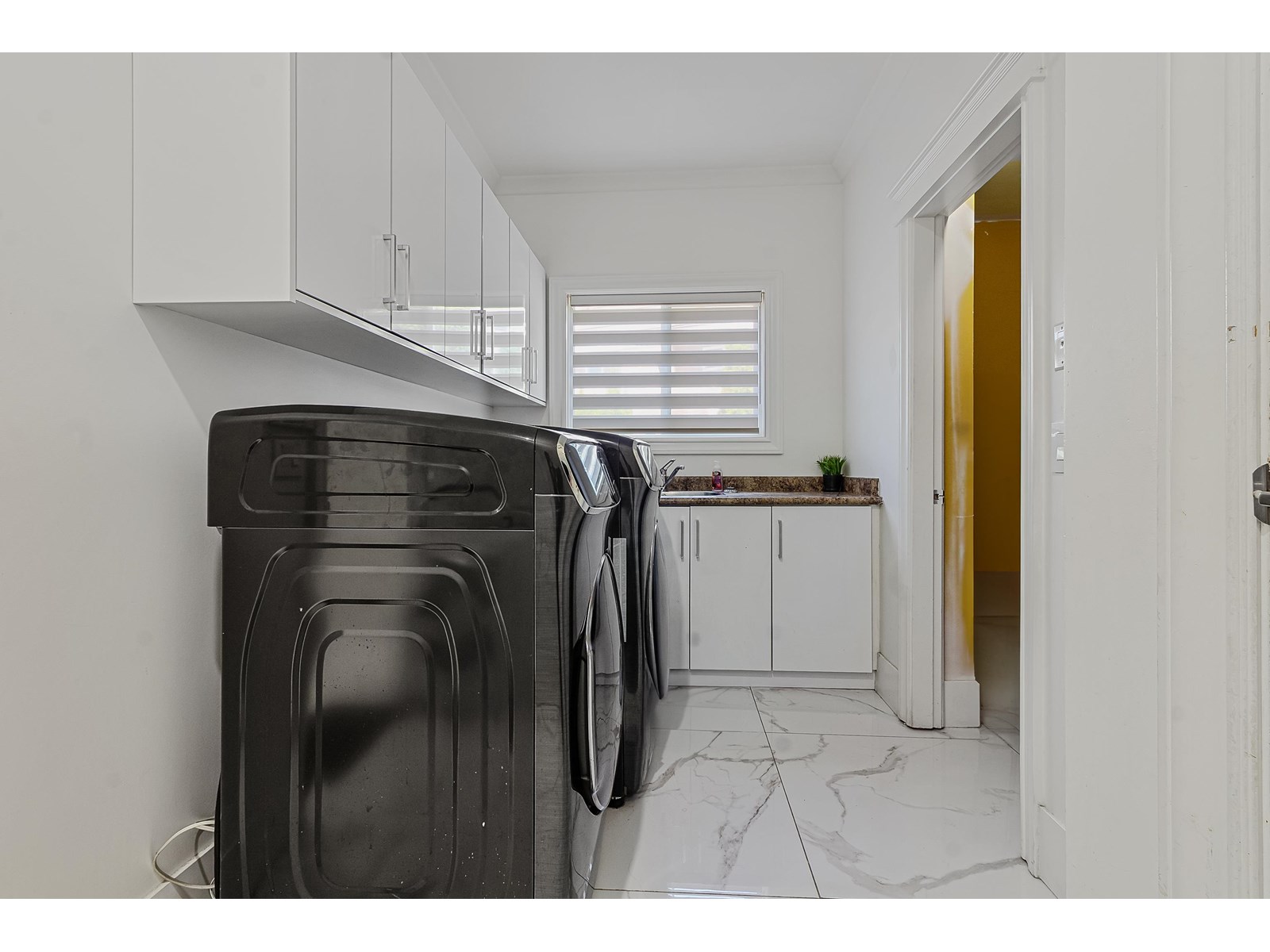 Photo 8 of 5733 W Kettle Crescent, Surrey BC