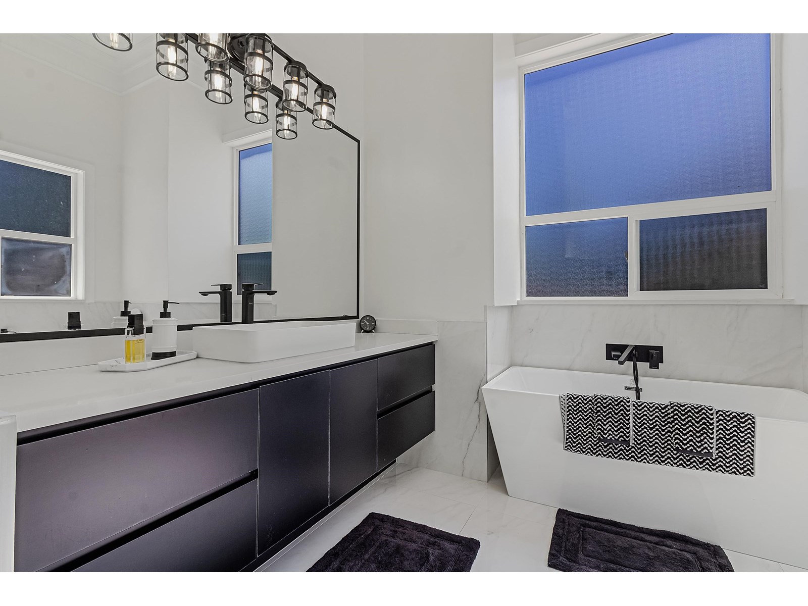 Photo 6 of 5733 W Kettle Crescent, Surrey BC