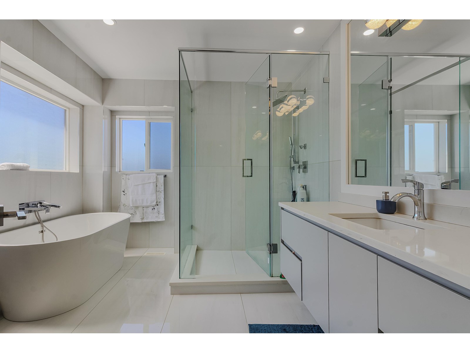 Photo 13 of 5733 W Kettle Crescent, Surrey BC
