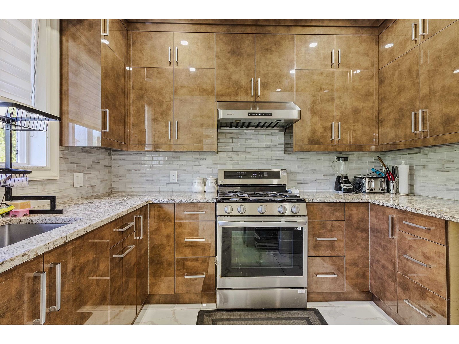 Photo 16 of 5733 W Kettle Crescent, Surrey BC