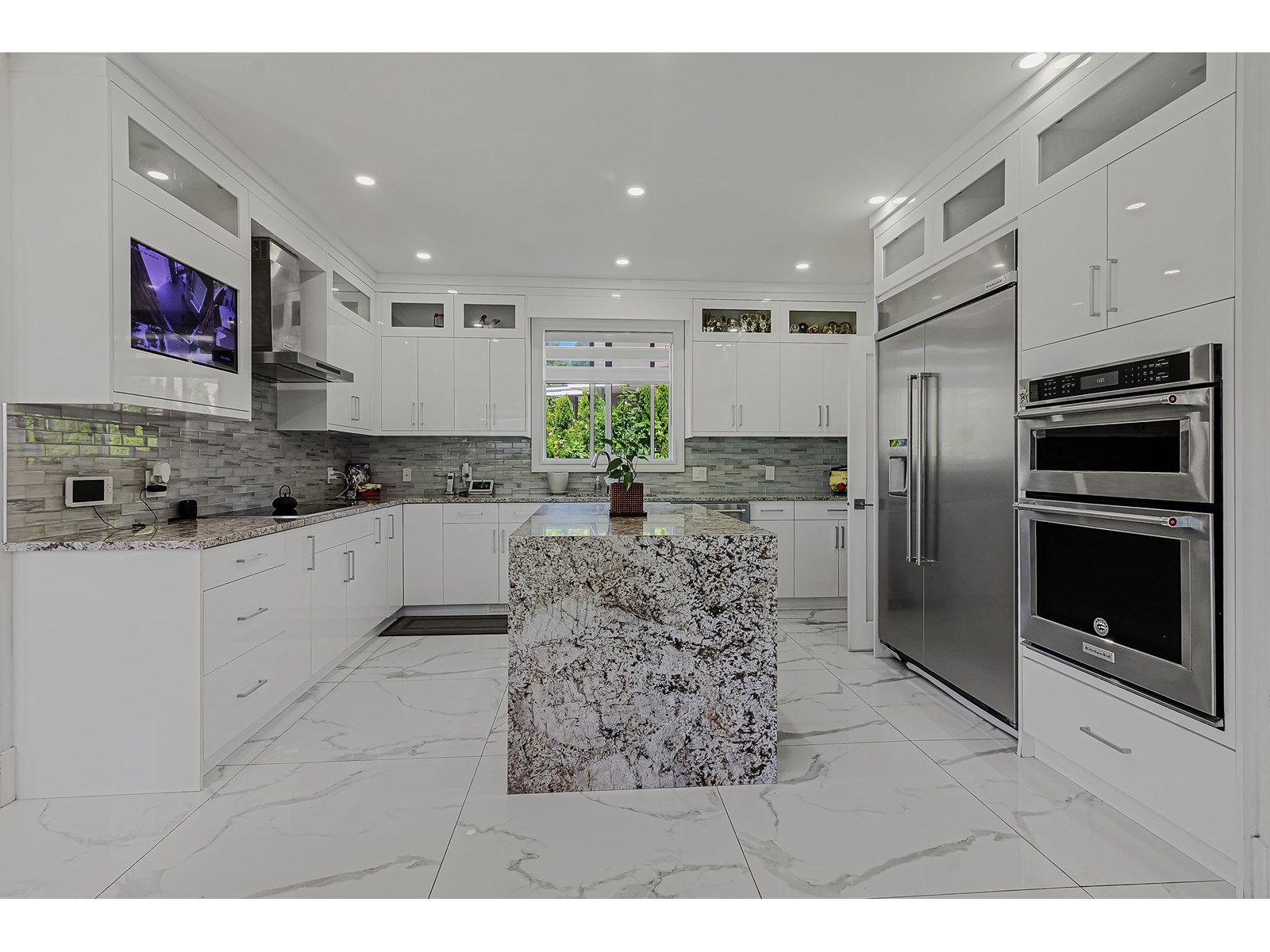 Photo 15 of 5733 W Kettle Crescent, Surrey BC