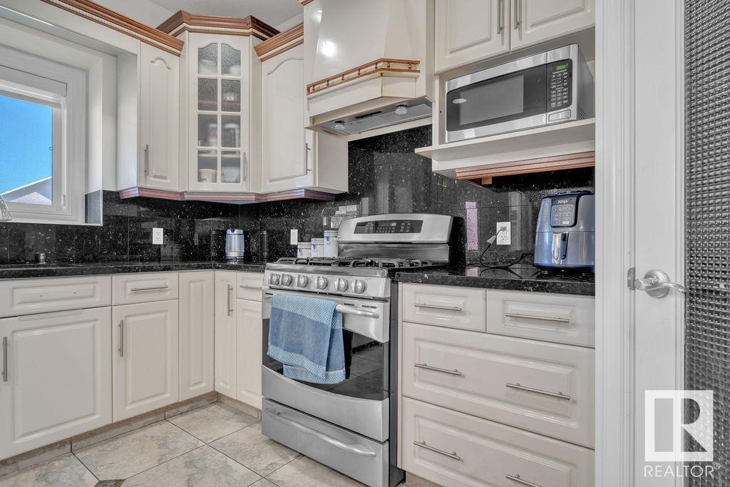 Photo 23 of 6724 12 Av Sw, Edmonton AB