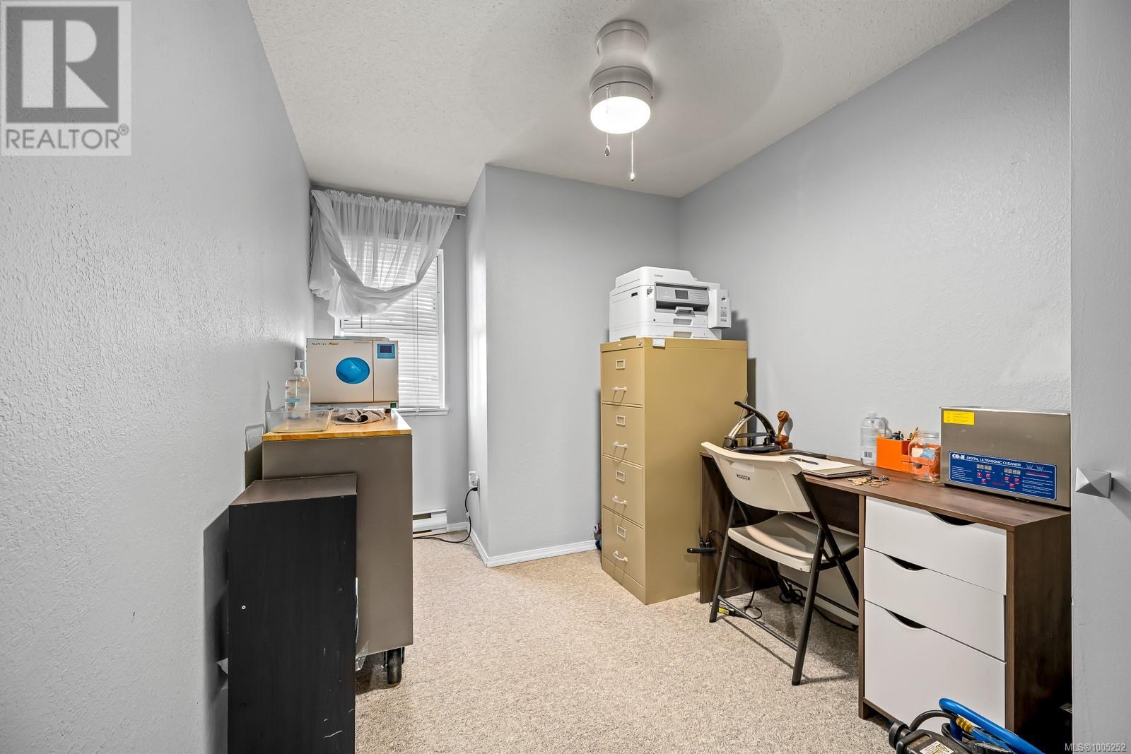 301 1050 Braidwood Rd, Courtenay