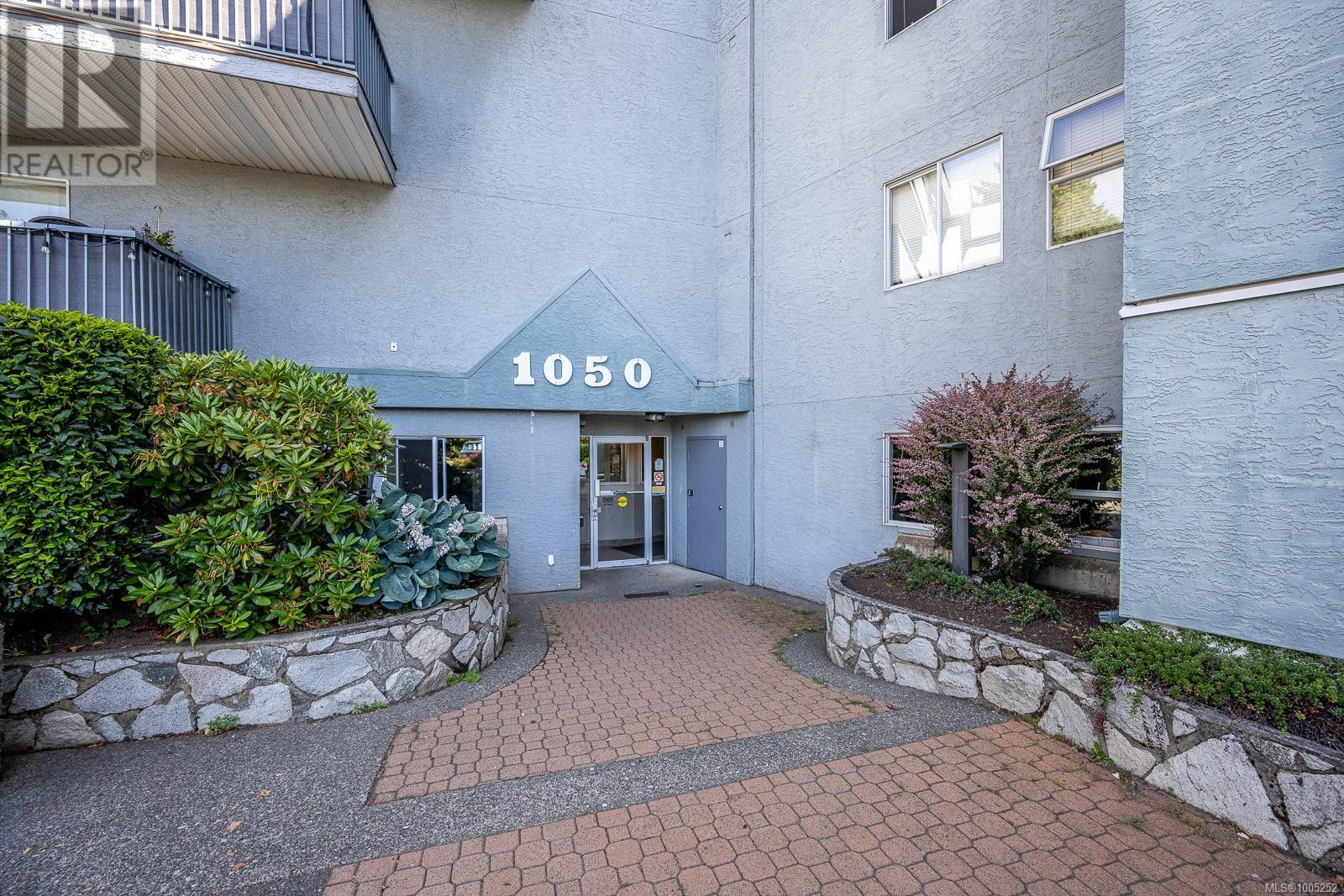 301 1050 Braidwood Rd, Courtenay