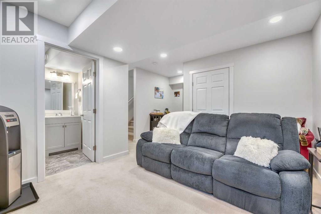 Single Family House for Sale in  Wolf Hollow Park SE Wolf Willow Calgary 