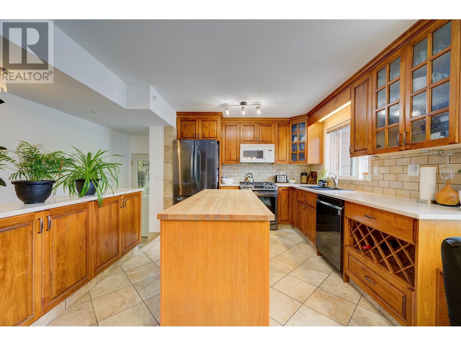 2374 PARKCREST AVENUE - Image 10
