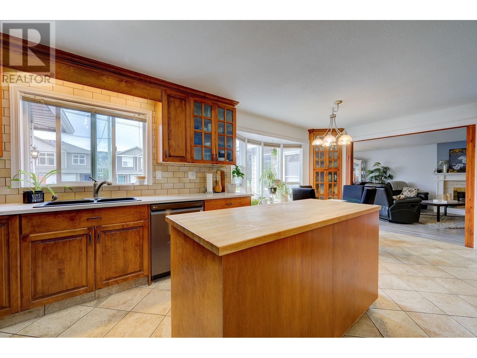 2374 PARKCREST AVENUE - Image 11