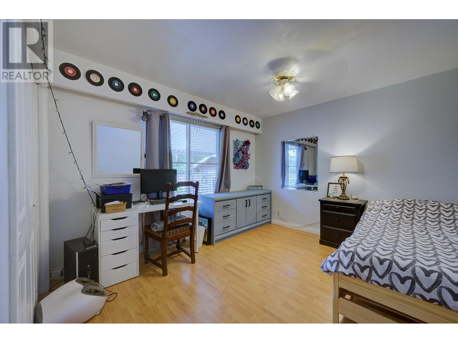 2374 PARKCREST AVENUE - Image 13