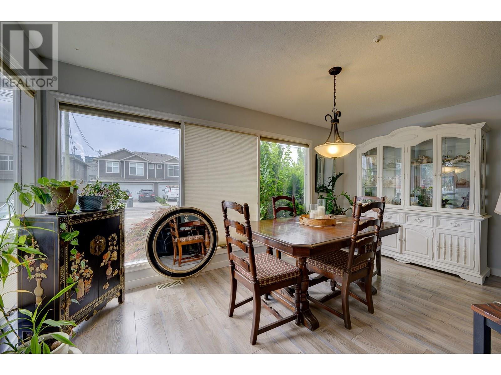 2374 PARKCREST AVENUE - Image 4