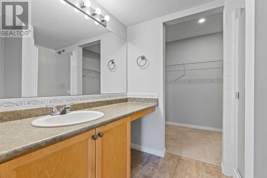 Single Family House for Sale in   Rocky Vista Park NW Rocky Ridge Calgary 