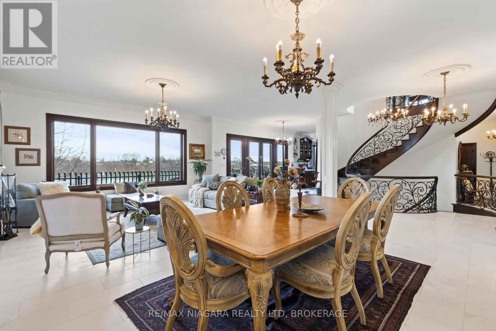 Photo 2 of 358 C Martindale Road, St Catharines ON