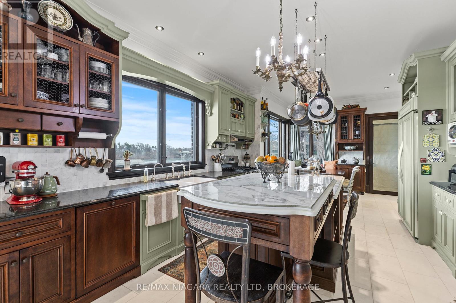 Photo 5 of 358 C Martindale Road, St Catharines ON