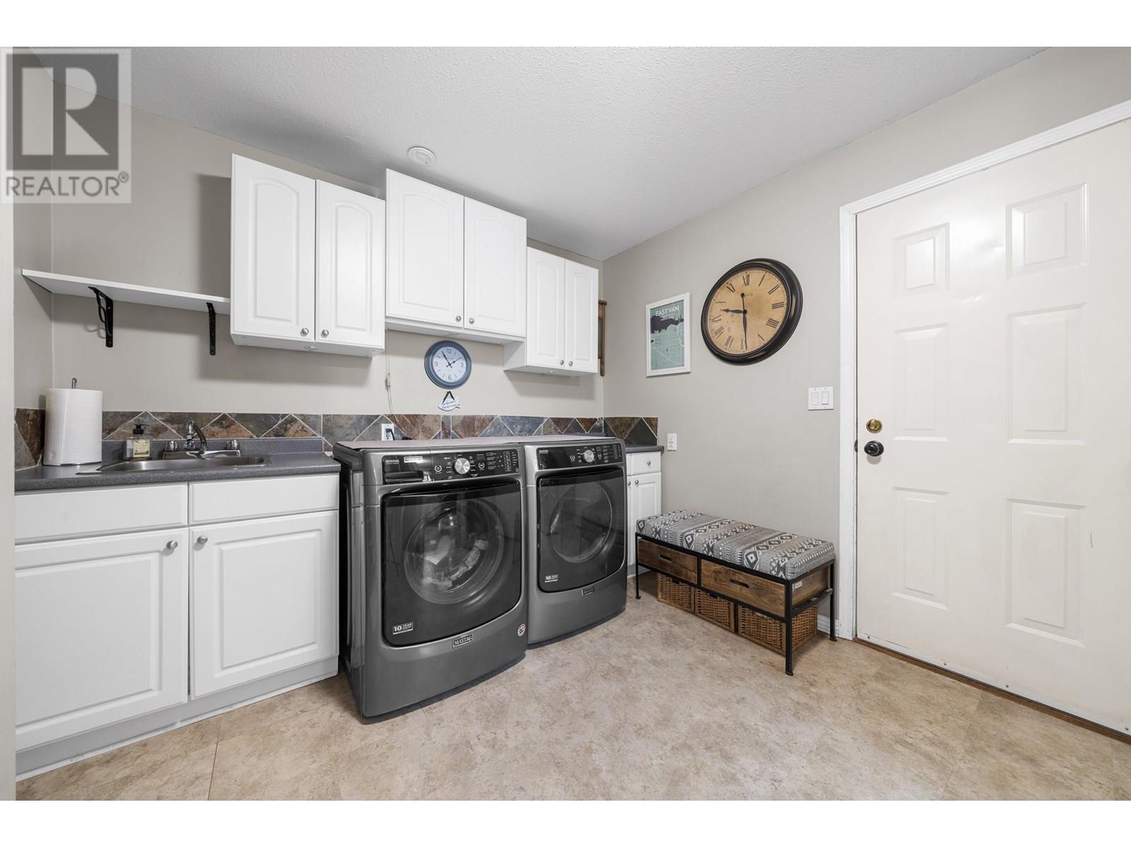 Photo 12 of 20302 123 B Avenue, Maple Ridge BC