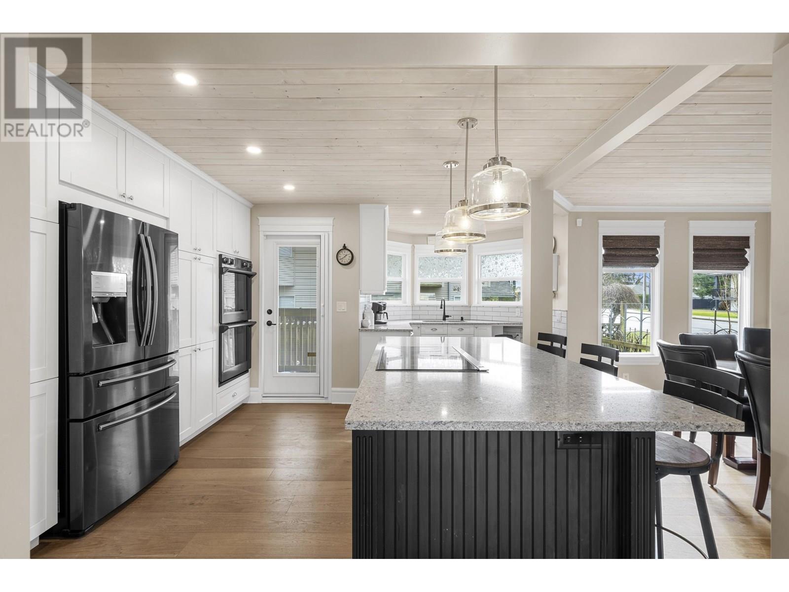 Photo 5 of 20302 123 B Avenue, Maple Ridge BC