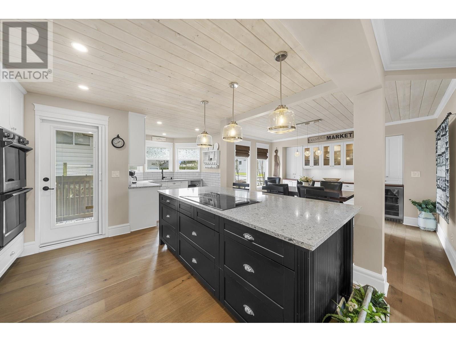 Photo 6 of 20302 123 B Avenue, Maple Ridge BC