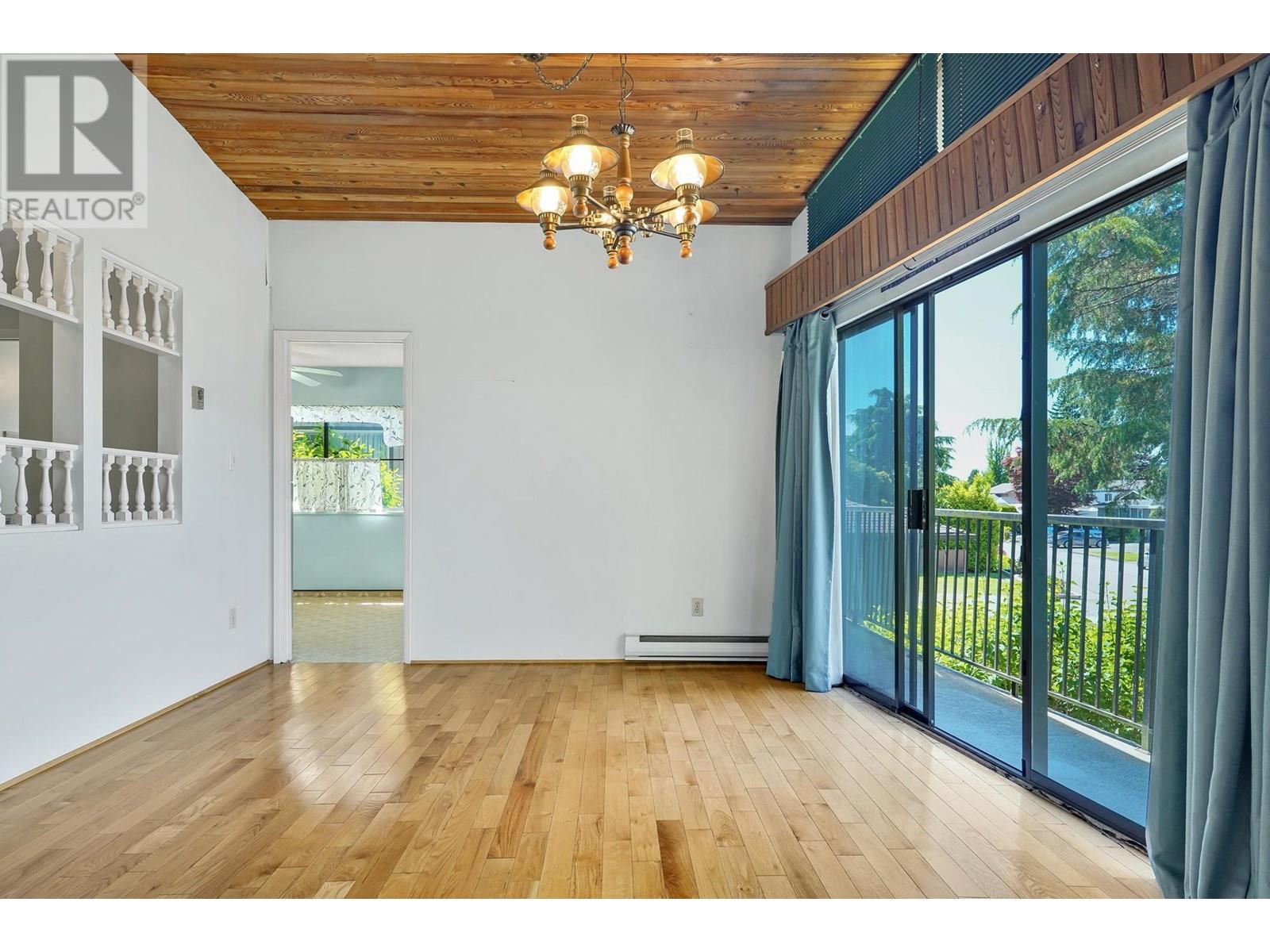 Photo 7 of 10540 Seamount Road, Richmond BC